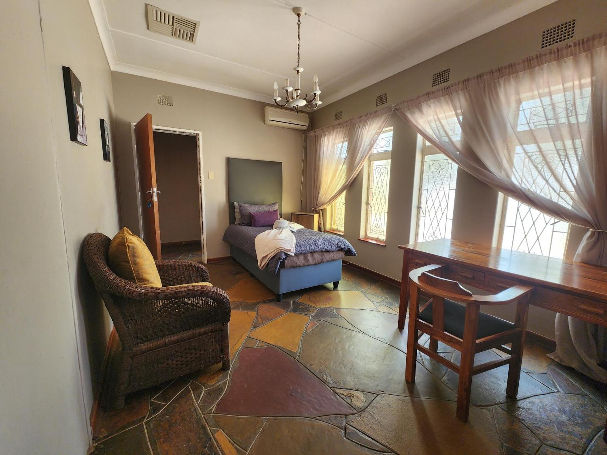 Midway Overnight Rooms Kimberley Zimmer foto